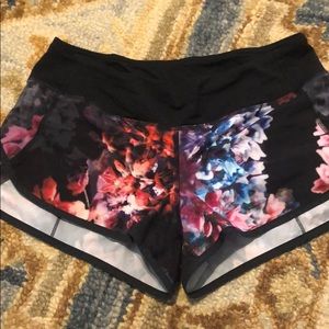 Lululemon Speed Shorts Floral original fit Sz 6